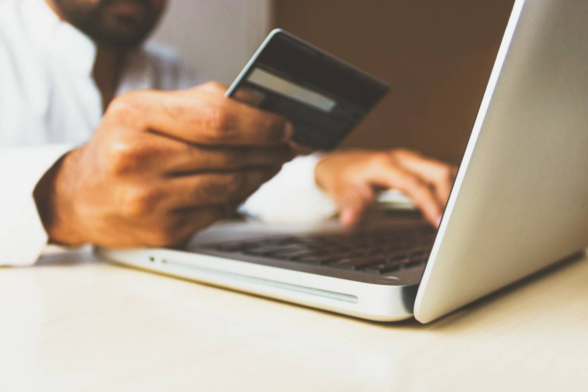 Carta acquisti di 480 euro anche col reddito di cittadinanza, requisiti e domanda article-post