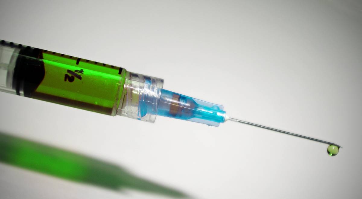 Alto Adige vaccini: mancano 8mila infermieri e uno su due rifiuta article-post