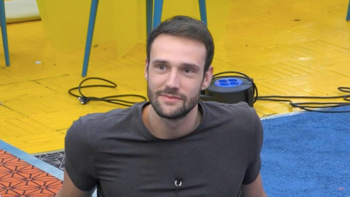 GFVIP, Andrea Zenga chiarisce: “Con Rosalinda solo baci” article-post