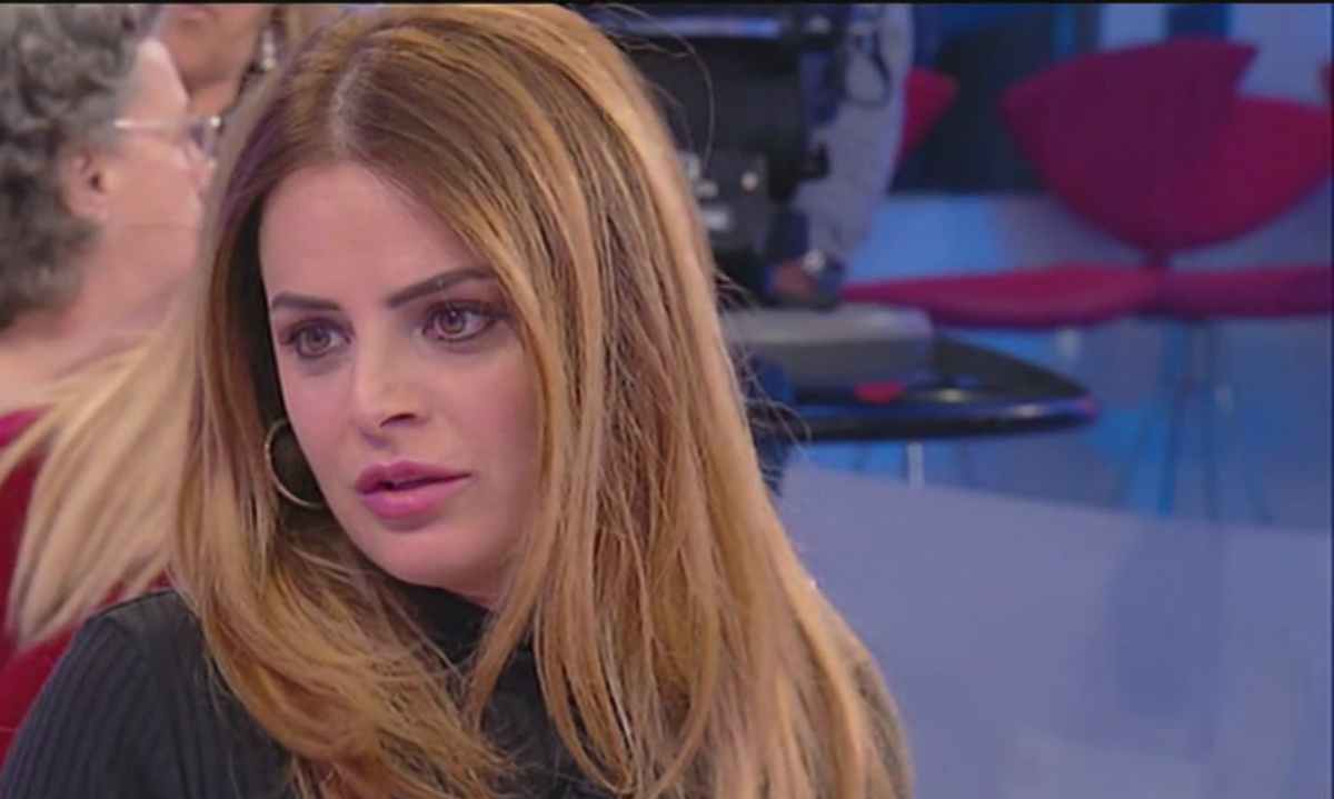 Uomini e Donne, Roberta Di Padua confessa: “Riccardo ha un blocco… con me” article-post