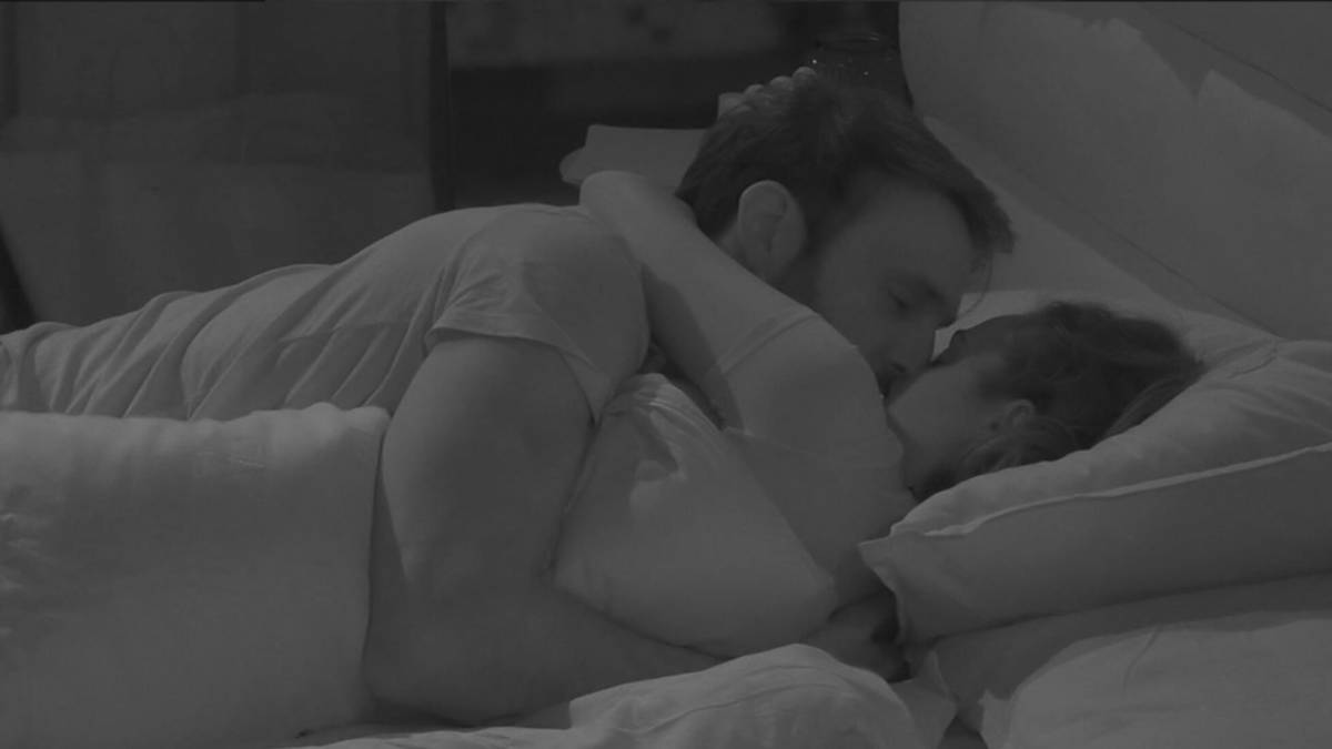 Gfvip Rosalinda e Andrea sempre più intimi: ecco cosa è successo nella notte article-post