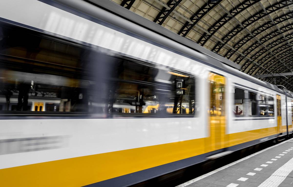 Tragedia a Bari: 16enne investita da un treno in corsa article-post