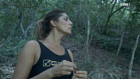 Isola dei Famosi, Elisa Isoardi si commuove article-post