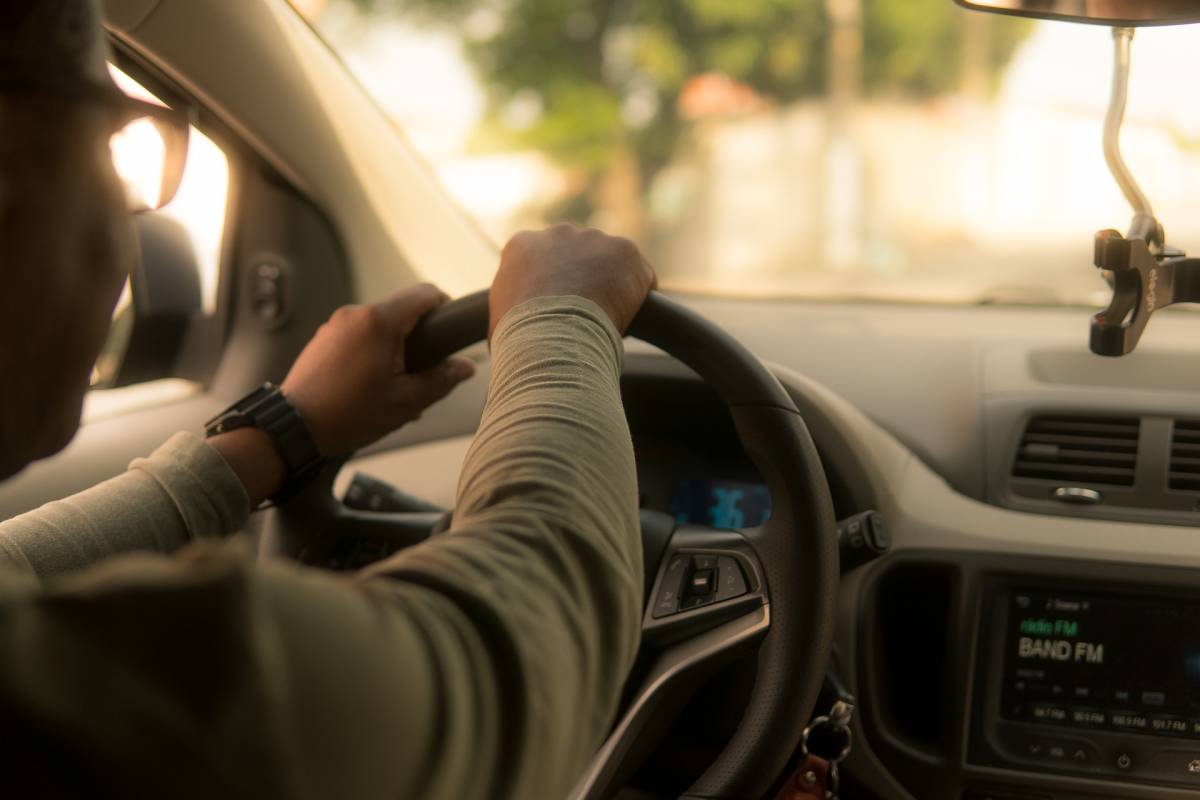 Autista Uber invita passeggera a mettere la mascherina, lei lo aggredisce article-post