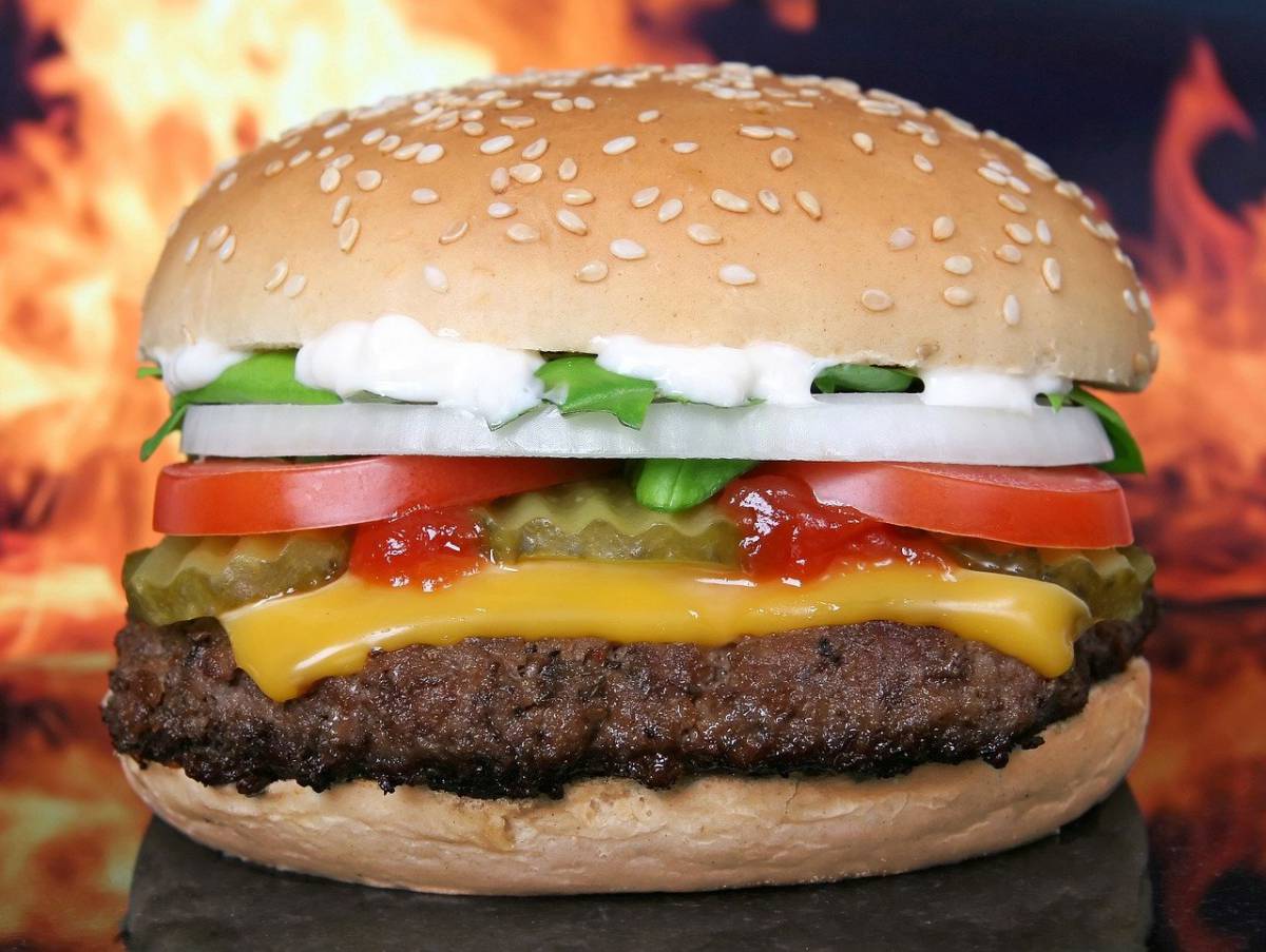 Sapevate come vengono preparati i famosi hamburger di McDonald’s? article-post