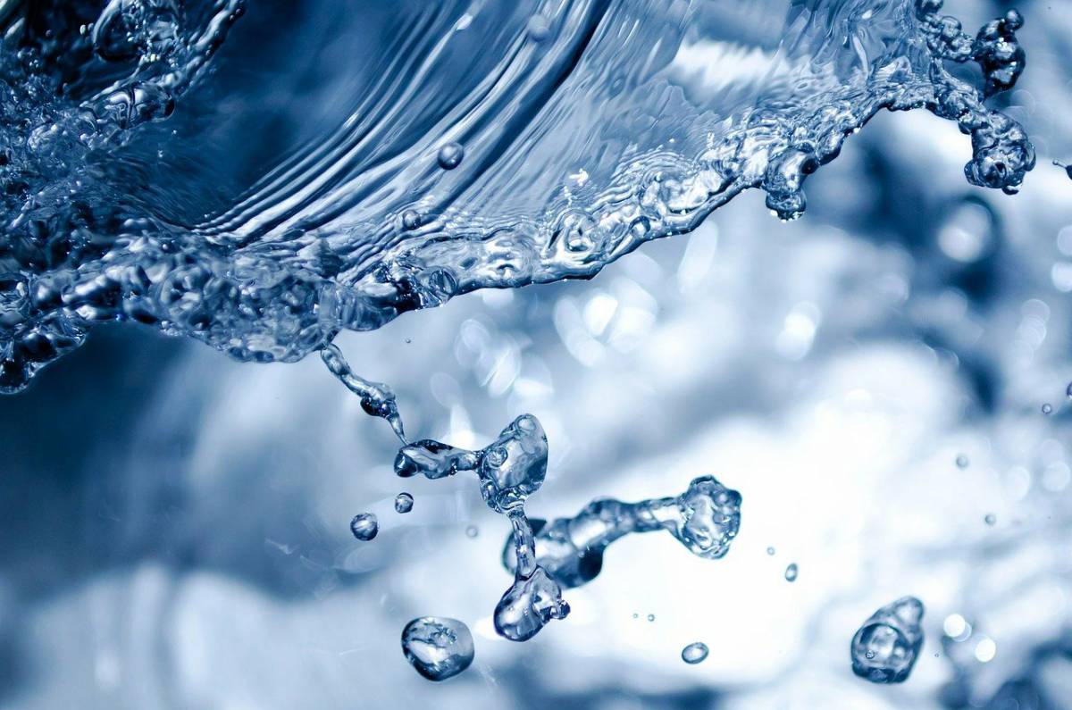 L’acqua fa dimagrire se bevuta in alcuni orari. Scopriamo quali sono article-post