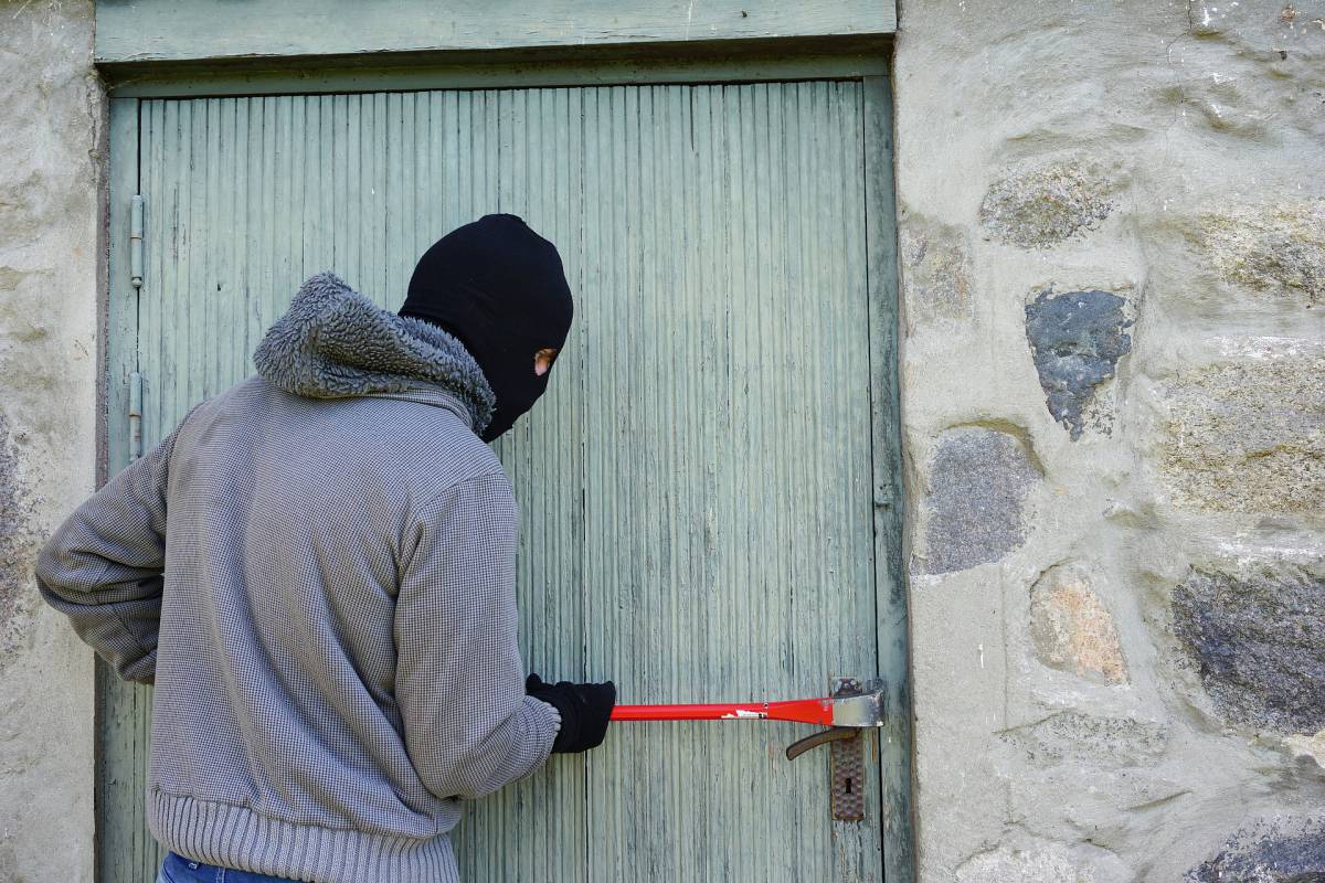 Furti in casa, fate attenzione al trucco della colla article-post