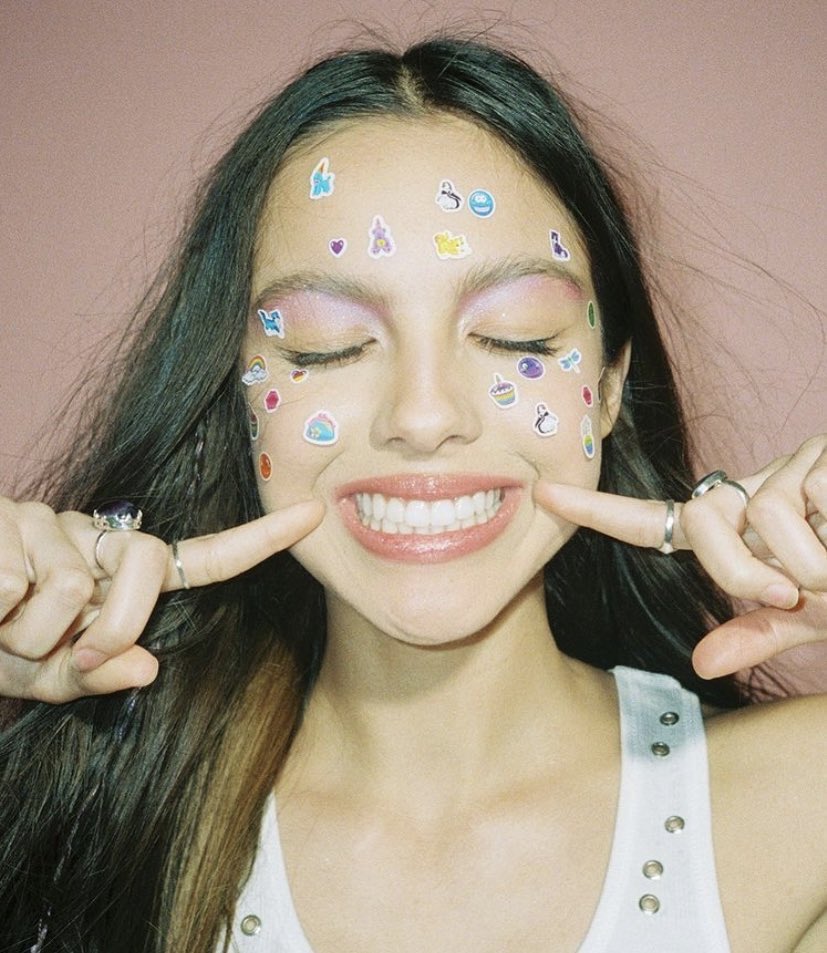 La stick-on beauty mania dilaga dai social ai lidi cool article-post