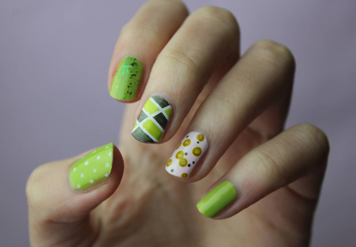 Estate nails 2021: rosso corallo vs pistacchio le due nuance spopolano article-post