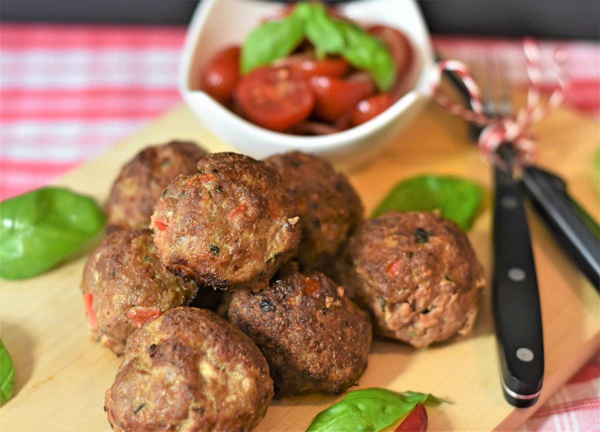 Polpette di salsiccia al rosmarino nella friggitrice ad aria article-post