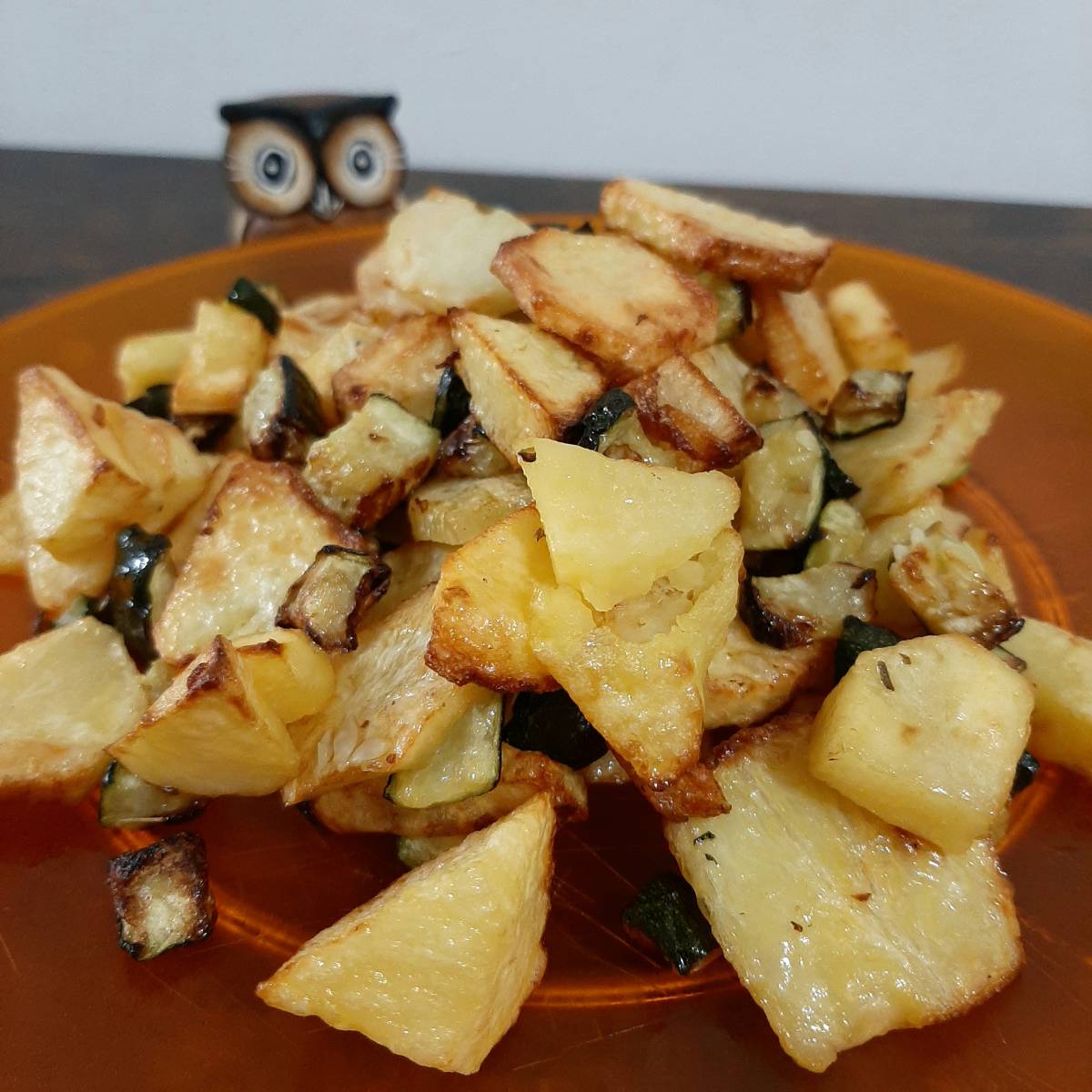 Zucchine e patate fritte nella friggitrice ad aria, un contorno light e veloce article-post