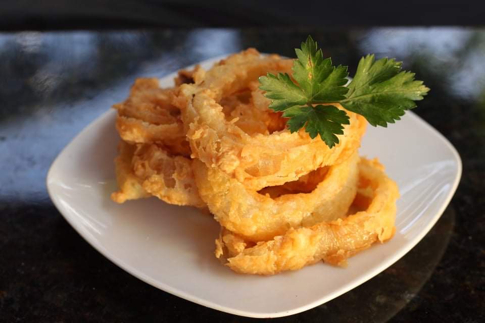 Anelli di cipolla croccanti in friggitrice ad aria, ricetta facile article-post