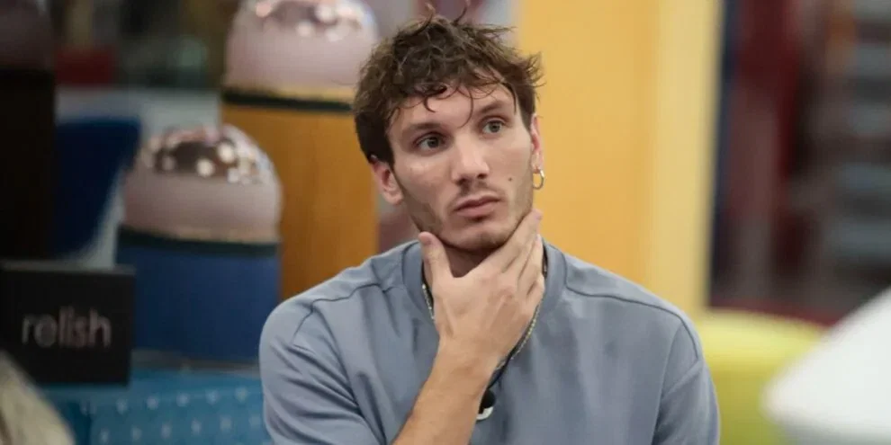 GFVIP, Manuel Bortuzzo e la visita inattesa: la reazione del gieffino article-post