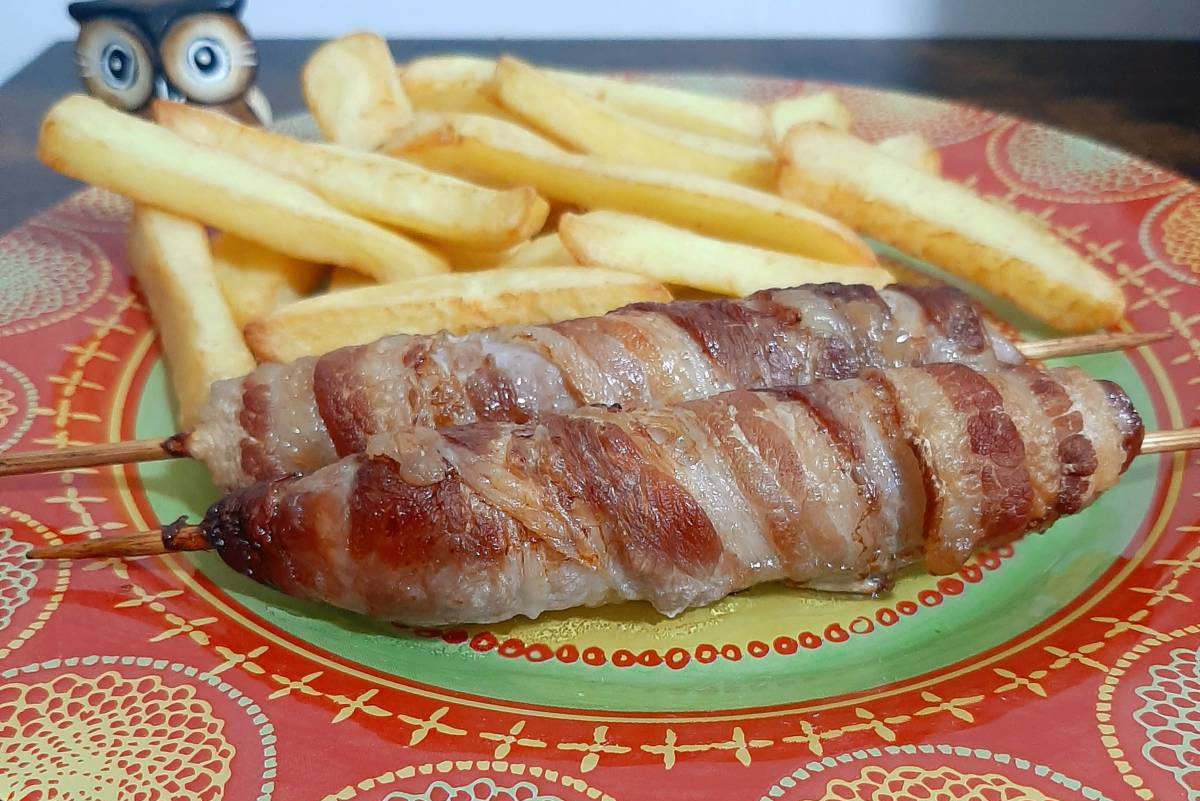 Spiedini di salsiccia e pancetta in friggitrice ad aria, pronti in 2 minuti article-post