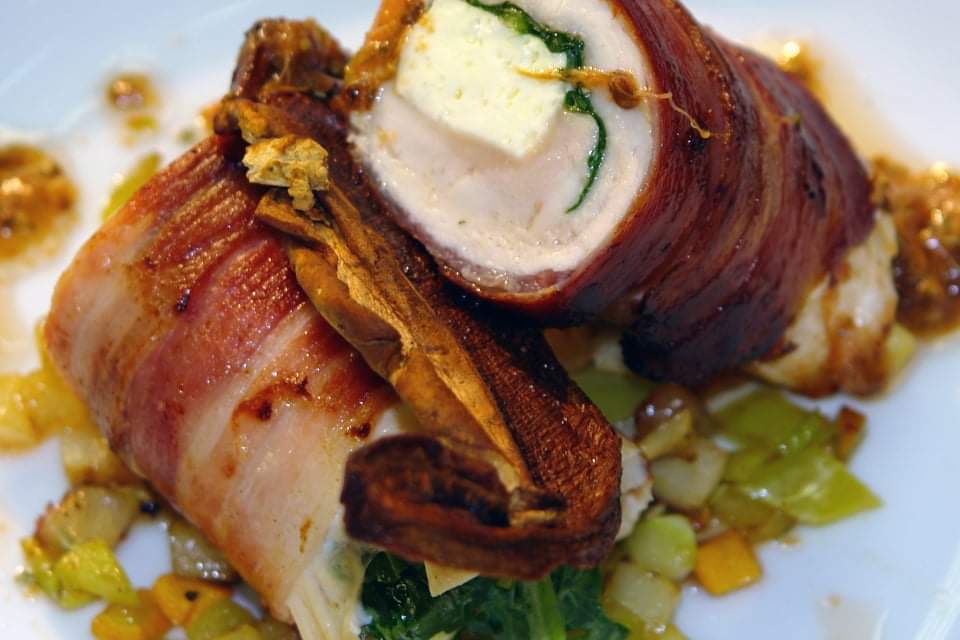 Involtini di petto di pollo ripieni in friggitrice ad aria, filanti e deliziosi article-post