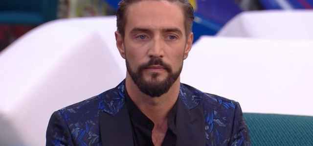 GF Vip, Alex Belli e Soleil: il messaggio sibillino article-post
