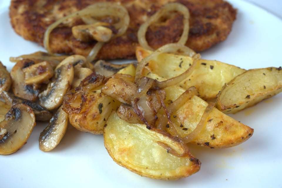 Funghi con patate e cipolla in friggitrice ad aria article-post