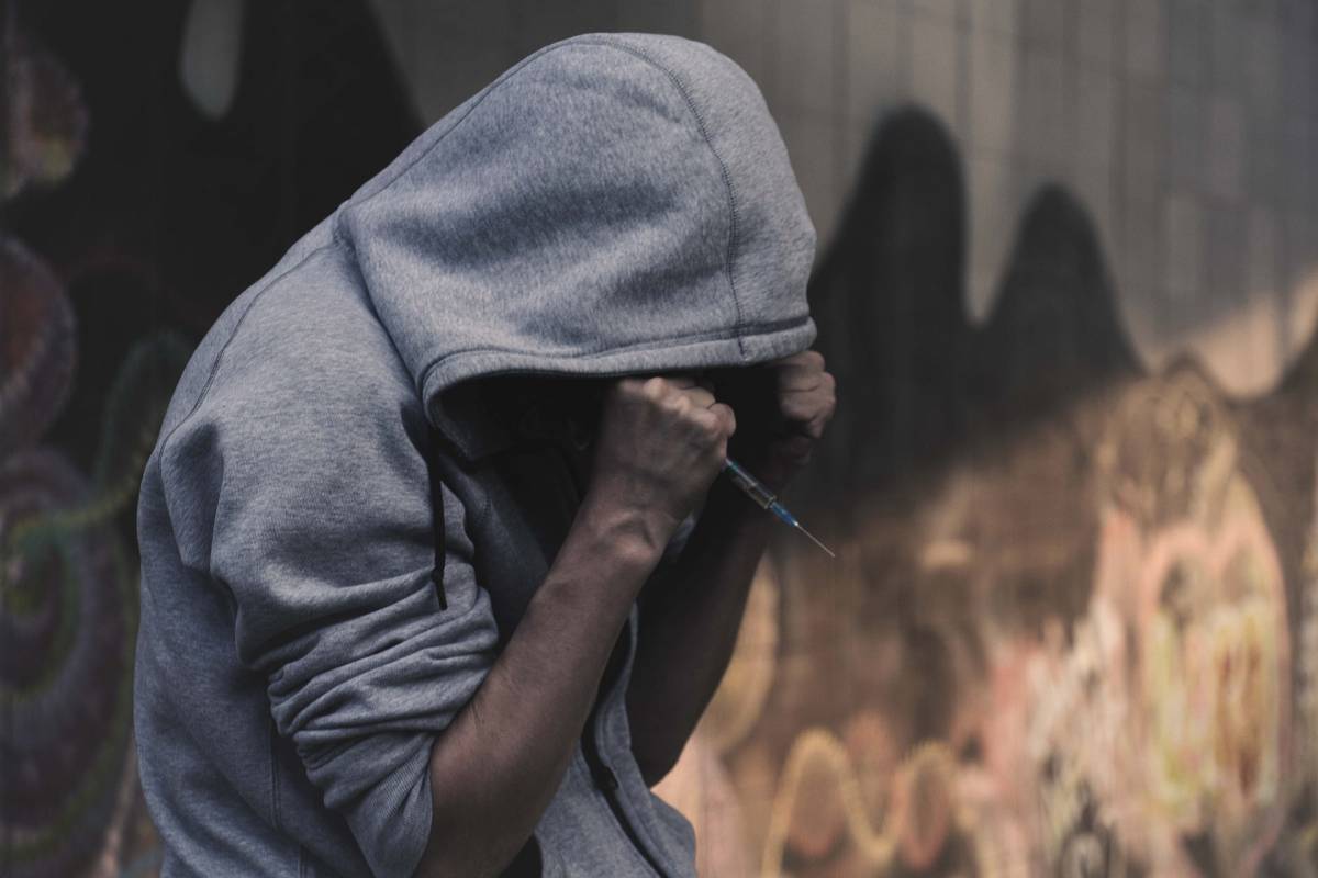 Costringeva la fidanzata incinta a prostituirsi article-post