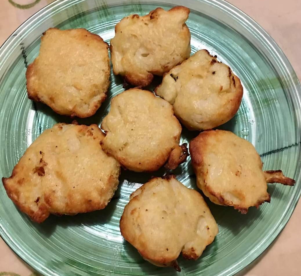 Frittelle di cavolfiore in pastella fritte nella friggitrice ad aria, croccanti e deliziose article-post