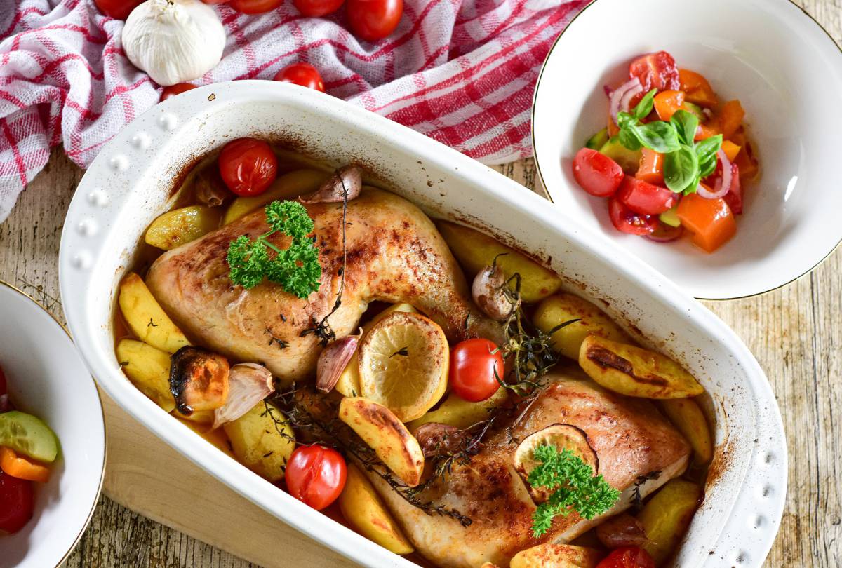 Cosce di pollo e patate in friggitrice ad aria, cottura tutto insieme article-post