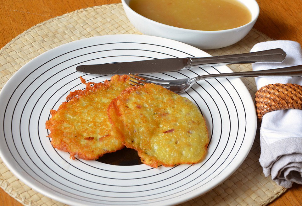 Lo sai che esiste un modo per friggere le frittelle salate senza olio? article-post