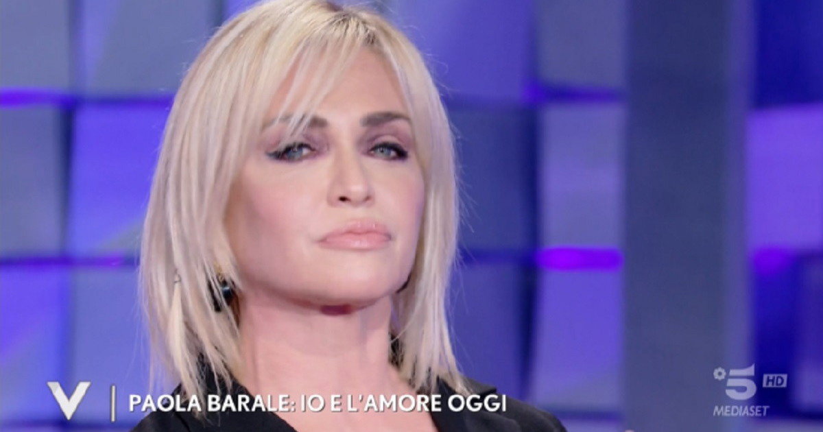 Paola Barale severa con gli ex: “Amica di Gianni e Raz? No, di nessuno dei due” article-post