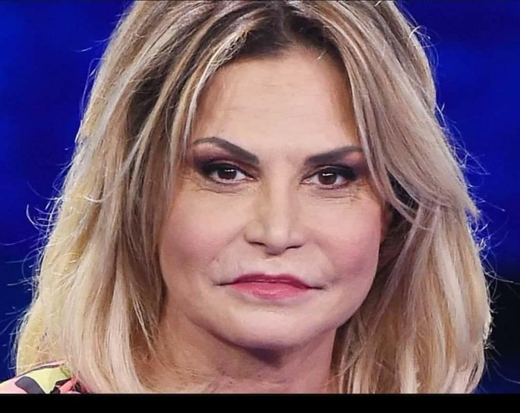 Simona Ventura parole fuori luogo su Totti e Ilary: la reazione del web article-post