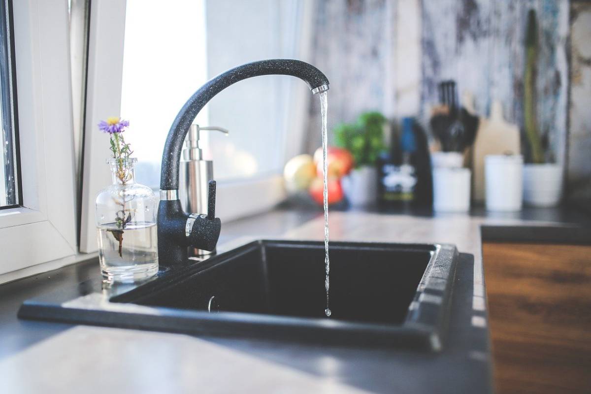 Come eliminare la puzza dagli scarichi? Usa questi 2 ingredienti che hai in frigo article-post