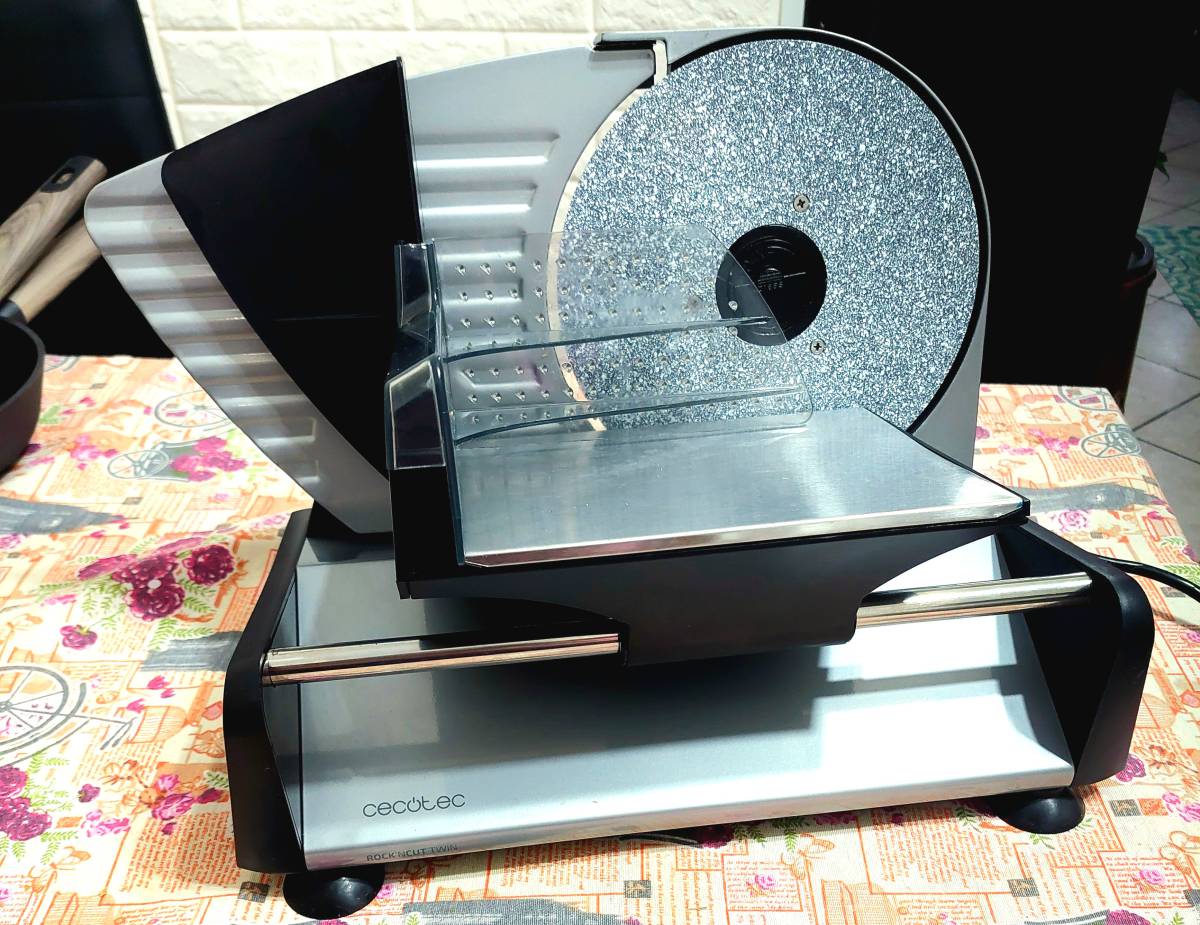 Affettatrici elettriche a confronto: Cecotec Rock’nCut Twin VS affettatrice elettrica da casa Ostba article-post