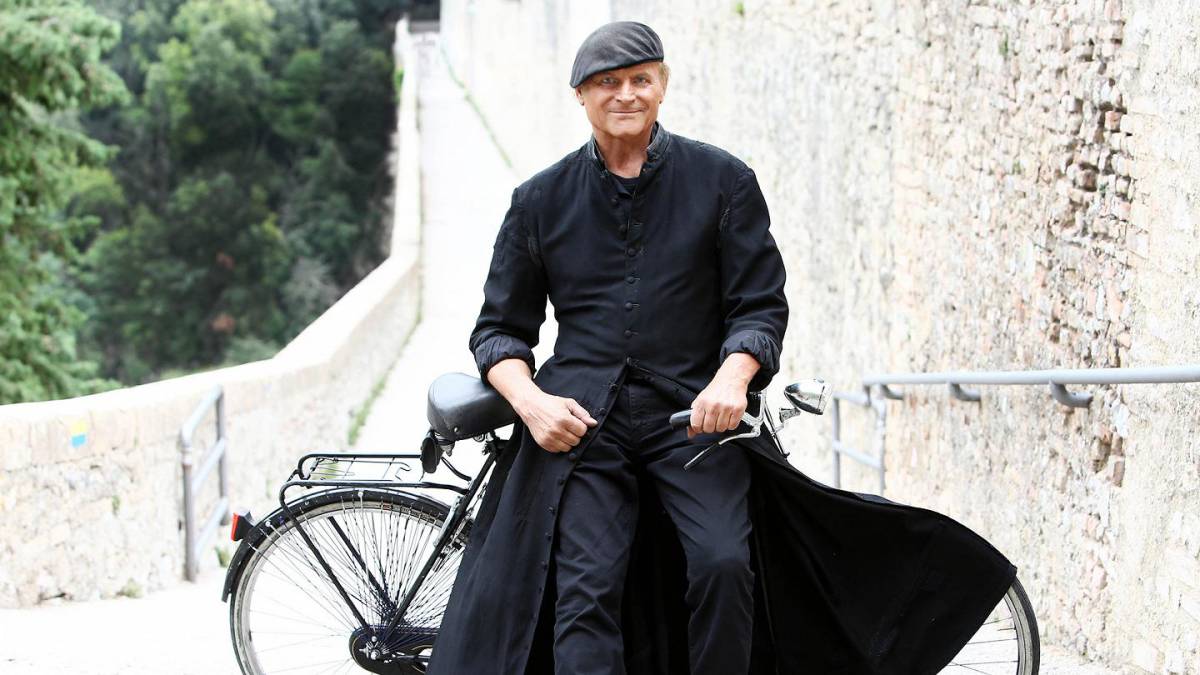 Don Matteo, Terence Hill non voleva lasciare Don Matteo: polemica in Rai article-post