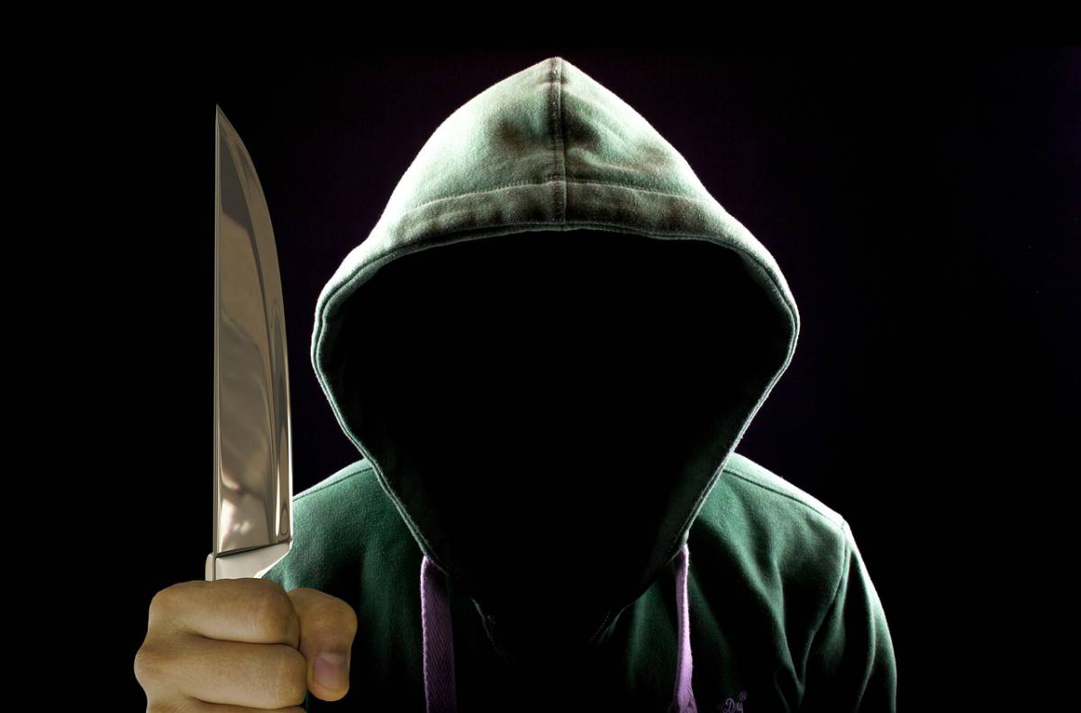 Accoltellato buttafuori ad Altamura per un pacco di sigarette article-post