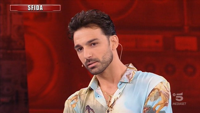 Raimondo Todaro lascia Amici? Il commento del ballerino article-post