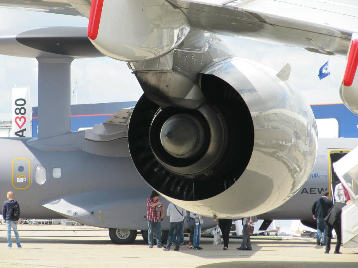 Salvato da arresto cardiaco sul volo per Parigi, chi sono i 4 eroi italiani? article-post