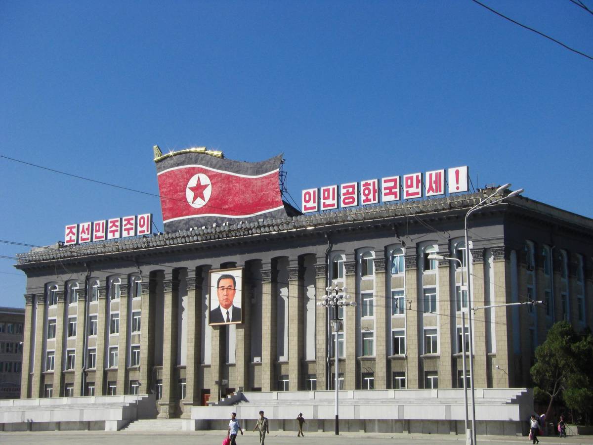 Corea del Nord, Pyongyang celebra il compleanno del fondatore Kim Il-sung senza mostrare armi article-post