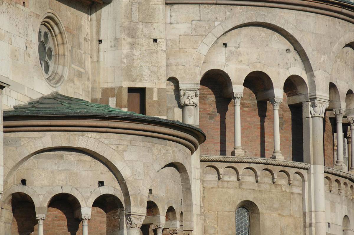 Modena, bimba cade dal balcone e muore article-post