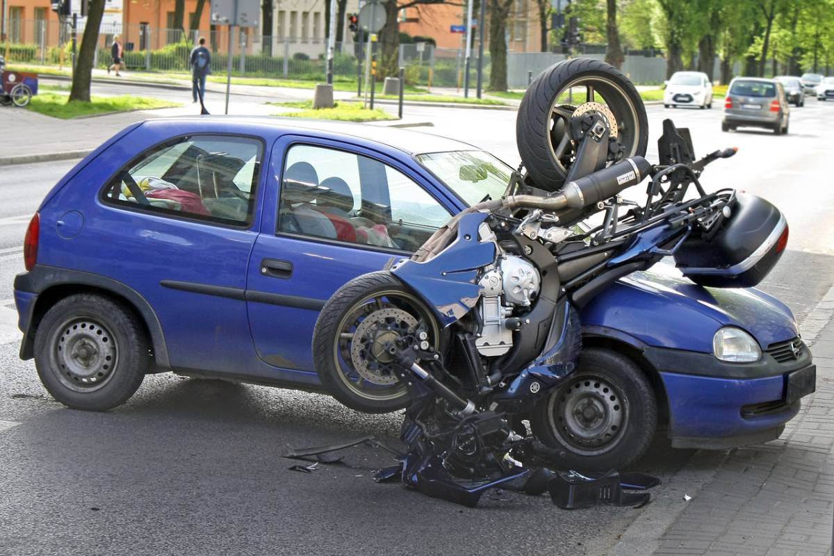 Frontale auto e moto: perde la vita centauro article-post