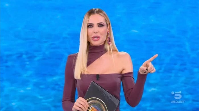 Isola dei Famosi 2022, Vaporidis favorito dal pubblico: Clemente lascia l’Honduras article-post