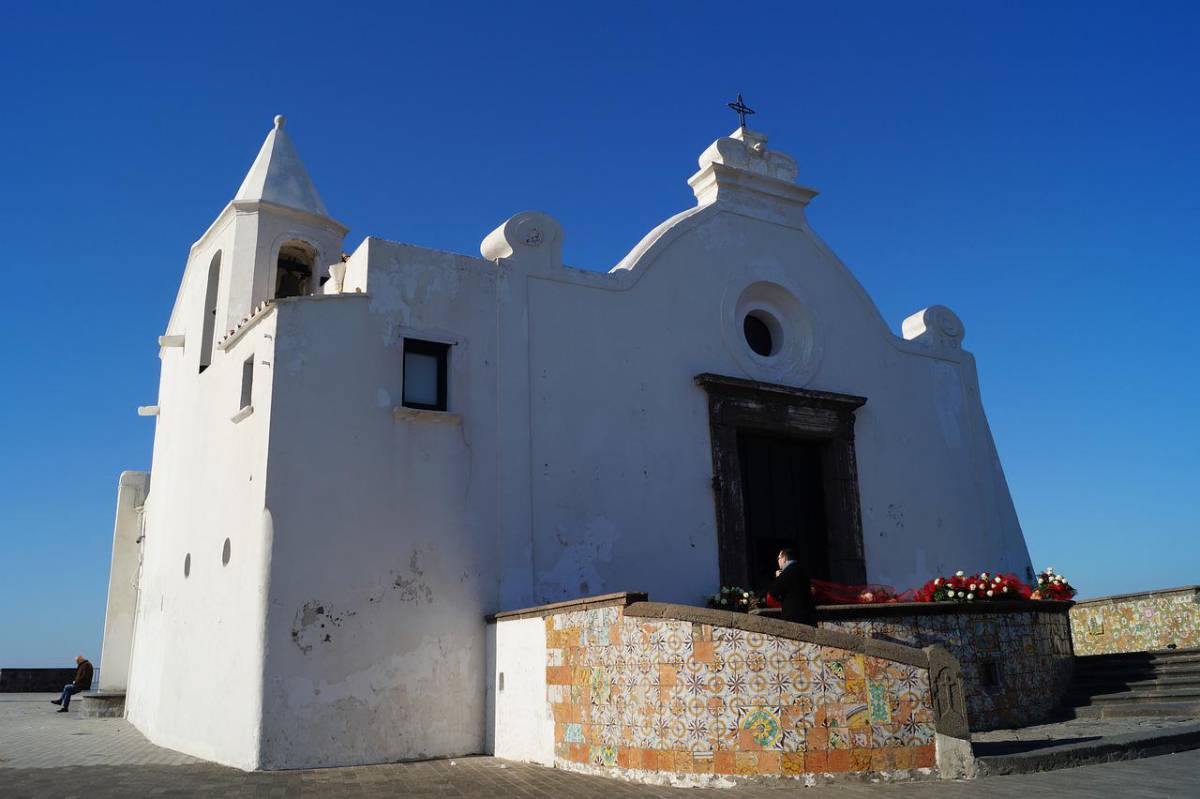 Parroco accoltellato: lite in chiesa all’Aquila article-post