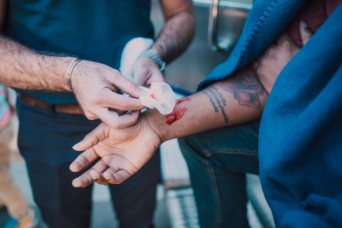 Bologna: 50 enne aggredisce la madre è tenta di ucciderla article-post