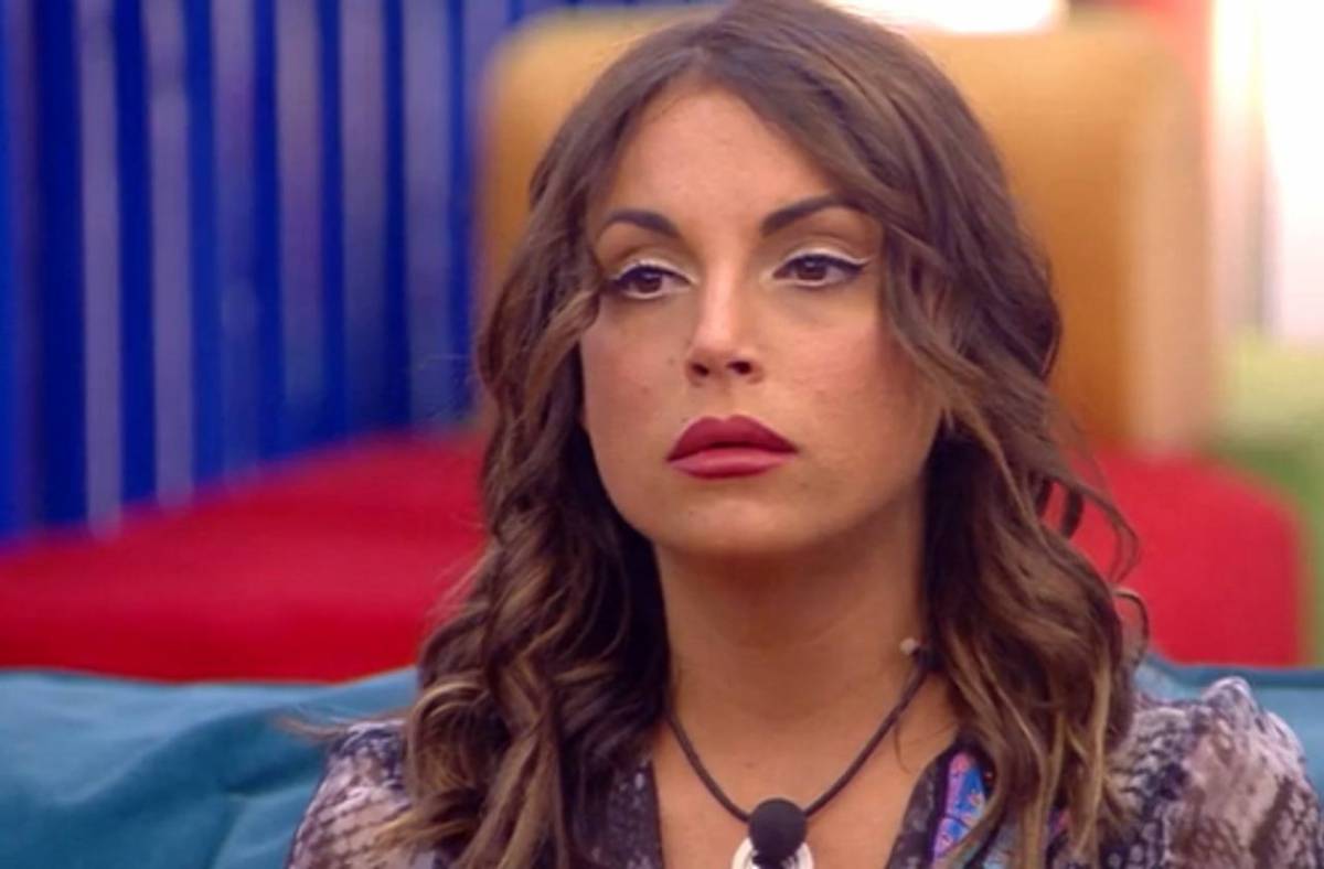 Francesca de Andrè risponde al padre Cristiano: “Che schifo, falsità!” article-post