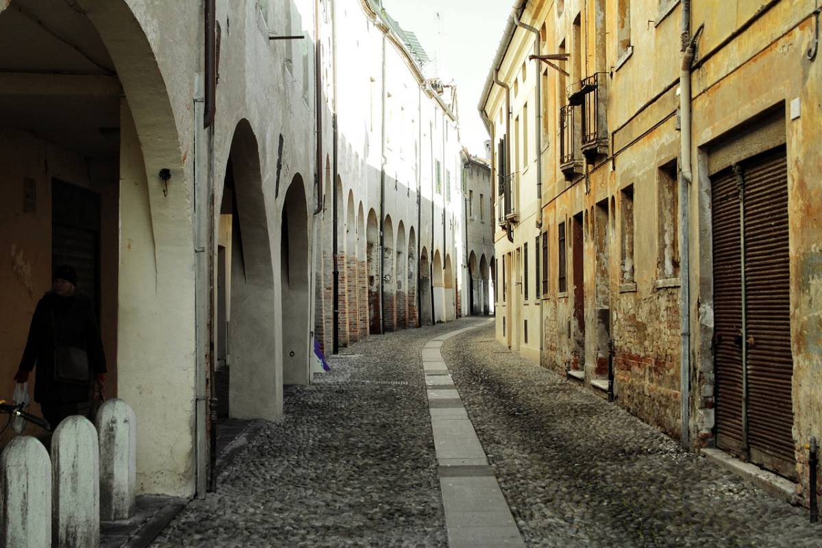 Miracolo a Treviso: bimba cade dal balcone, presa al volo da un passante article-post