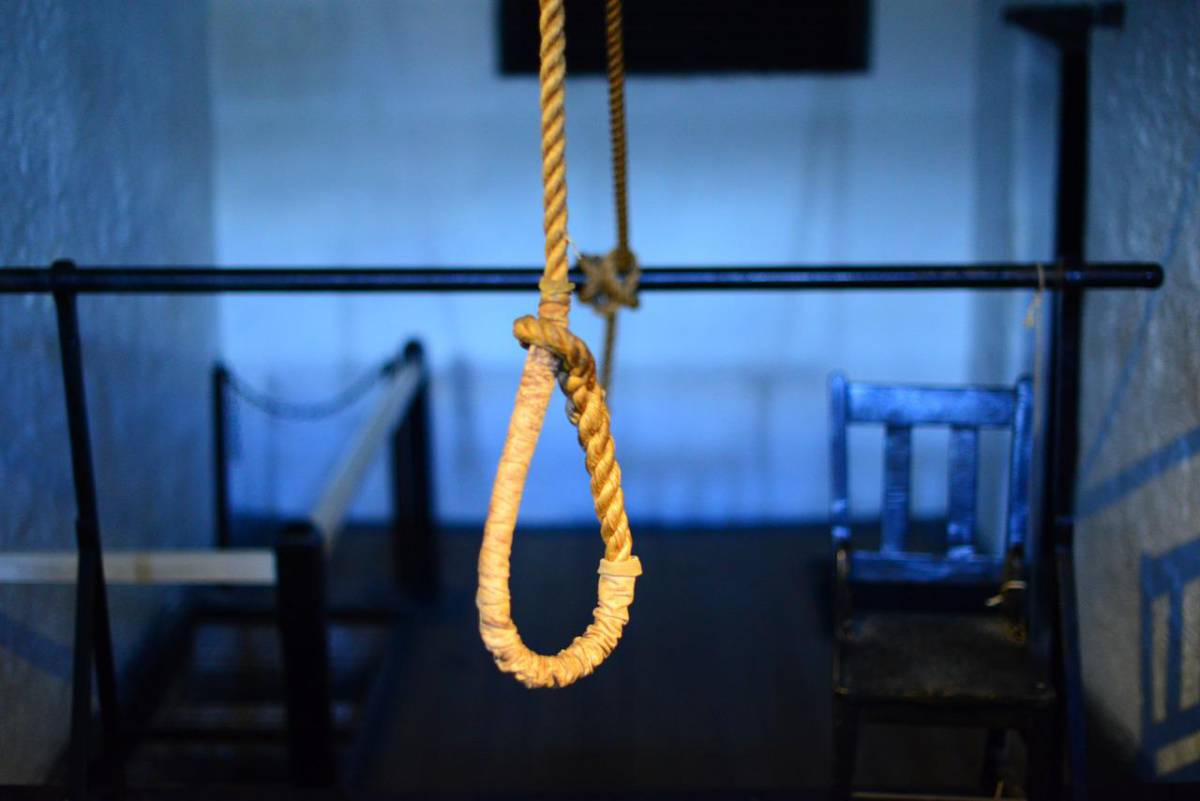 Non accetta la separazione: tenta di uccidere la moglie a martellate article-post
