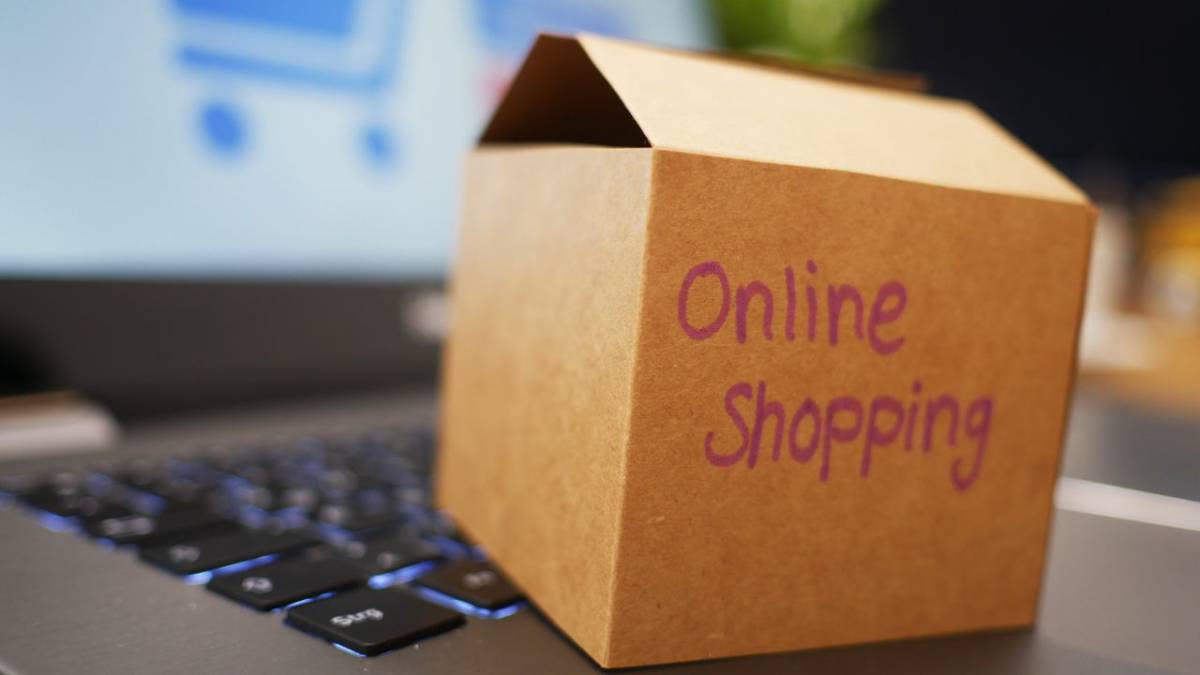 Amazon: causa legale contro i gruppi di false recensioni su Facebook article-post