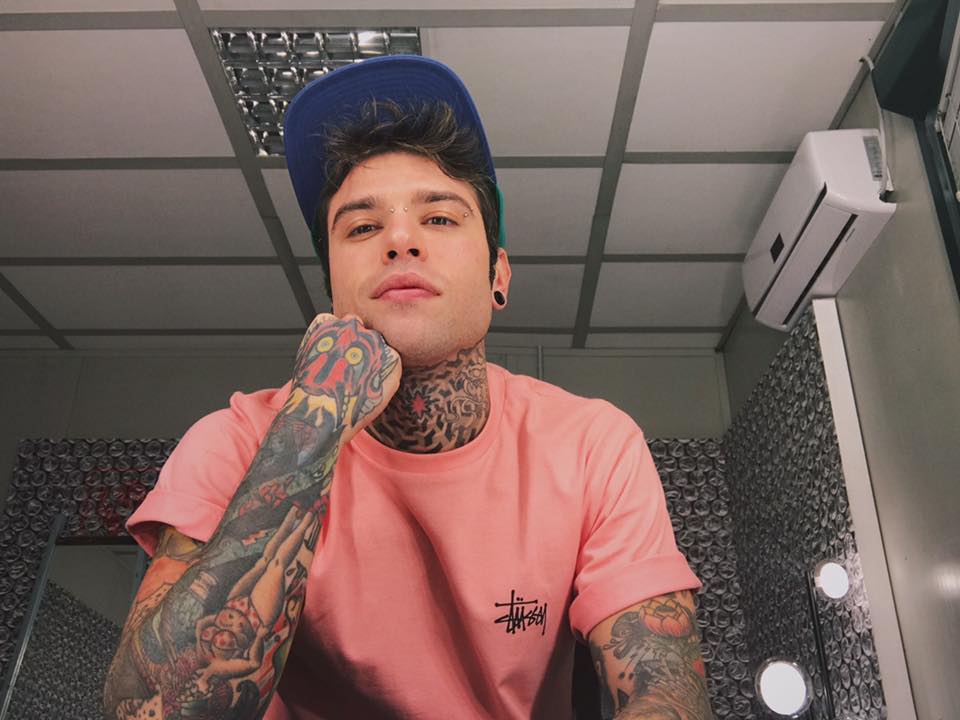 Fedez senza freni: “Alla stupidità umana a volte non esiste cura” article-post