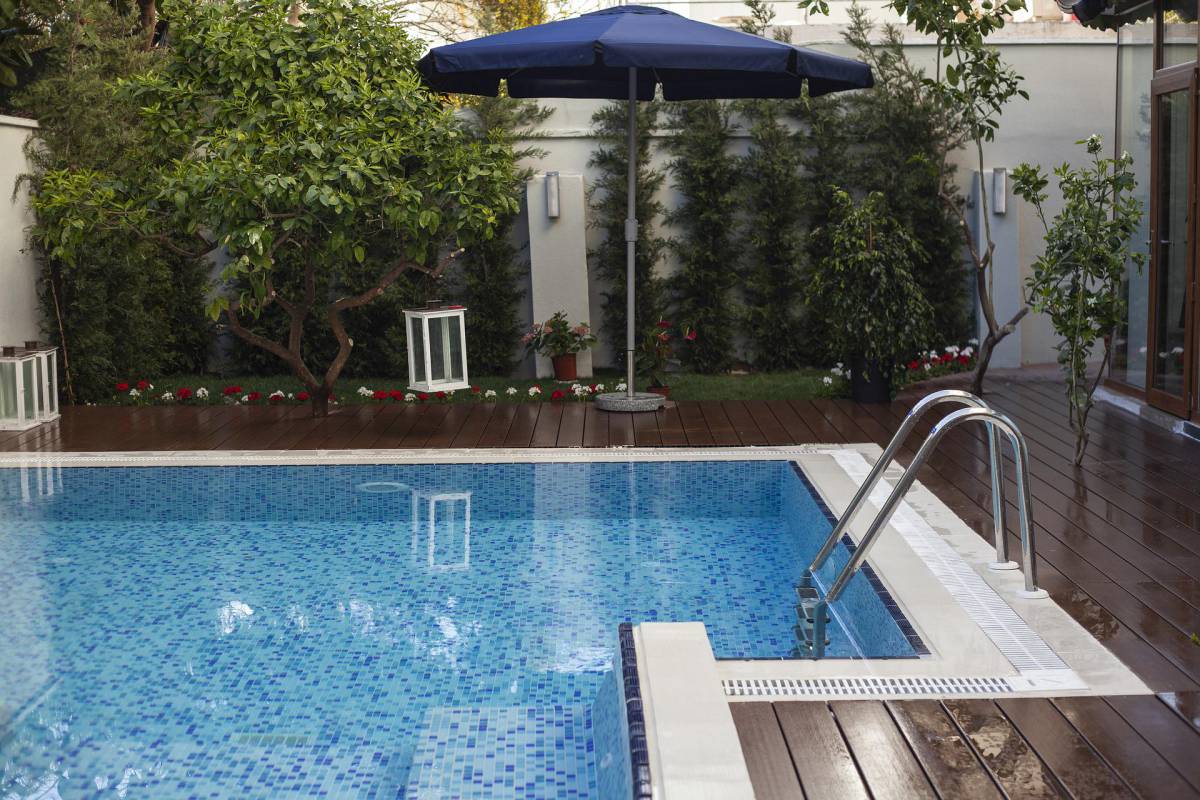 Rimini, cade e batte la testa in piscina: morto dopo 5 giorni di agonia article-post