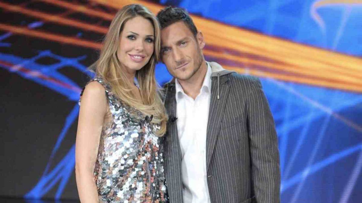 Ilary Blasi, intervengono gli avvocati: “Nessun messaggio erotico” article-post