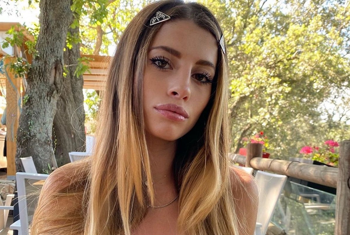 Chiara Nasti disagi per la gravidanza: “E’ impossibile uscire: faccio fatica a muovermi” article-post