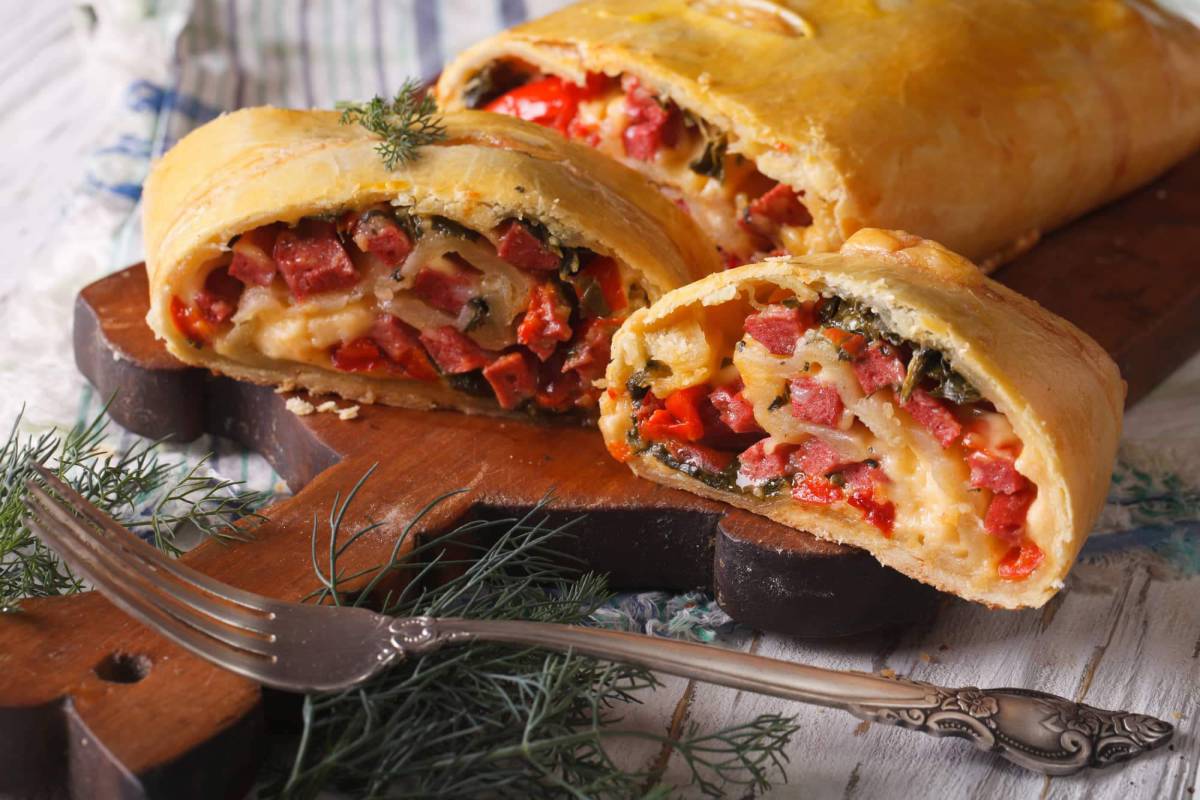 Strudel salato con verdure e formaggio in friggitrice ad aria article-post
