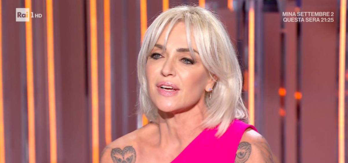 Paola Barale silenzio su Bellavia e frecciatina a Raz Degan: le parole della showgirl article-post