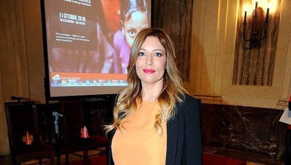 Selvaggia Lucarelli contro Aurora Ramazzotti e il suo party gender: la reazione social article-post